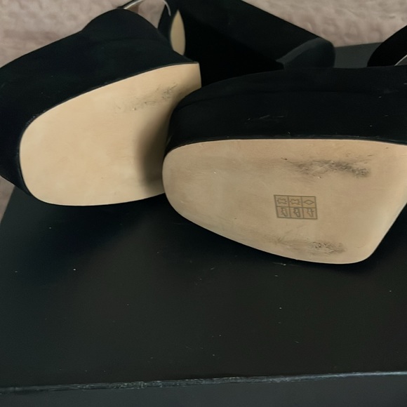 Coach Suede
4 3/4" heel - Picture 5 of 7